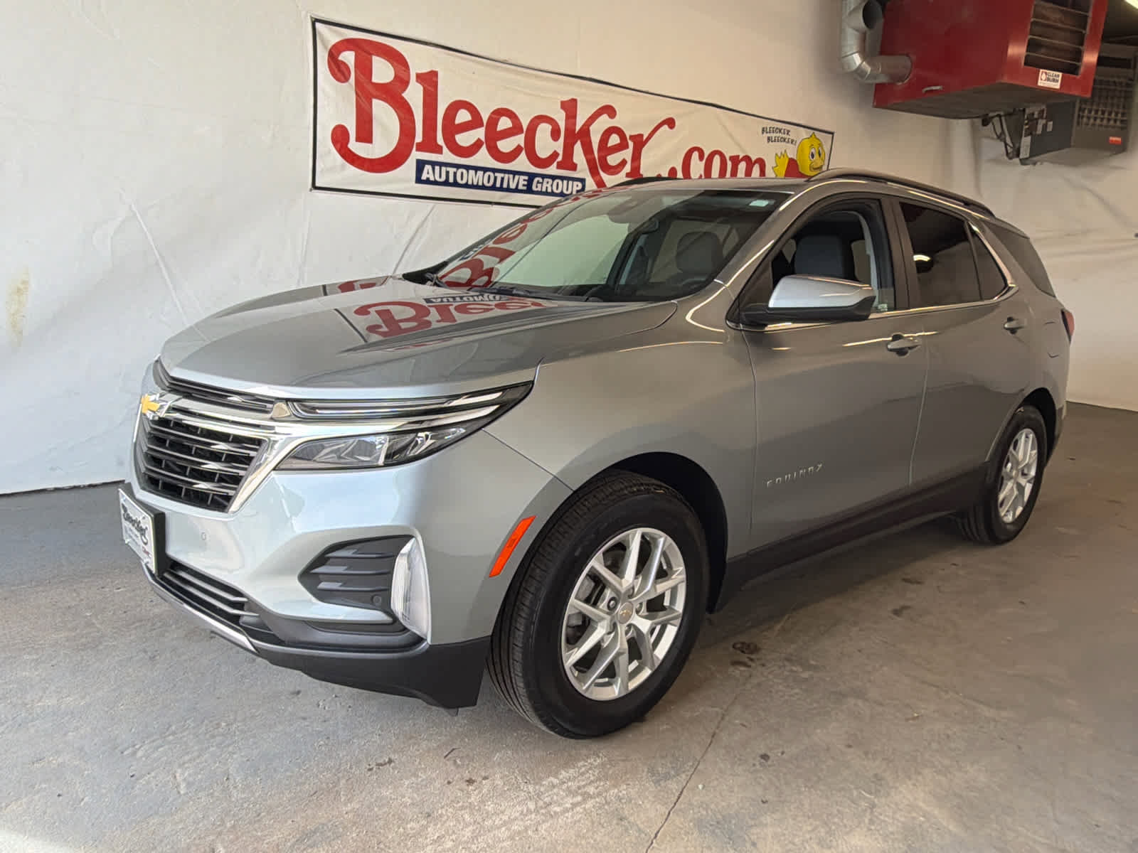 Used 2024 Chevrolet Equinox LT w/ LPO, Floor Liner Package FWD image 2