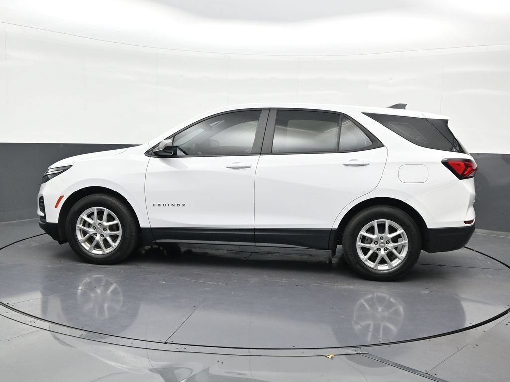 Used 2023 Chevrolet Equinox LS FWD image 2