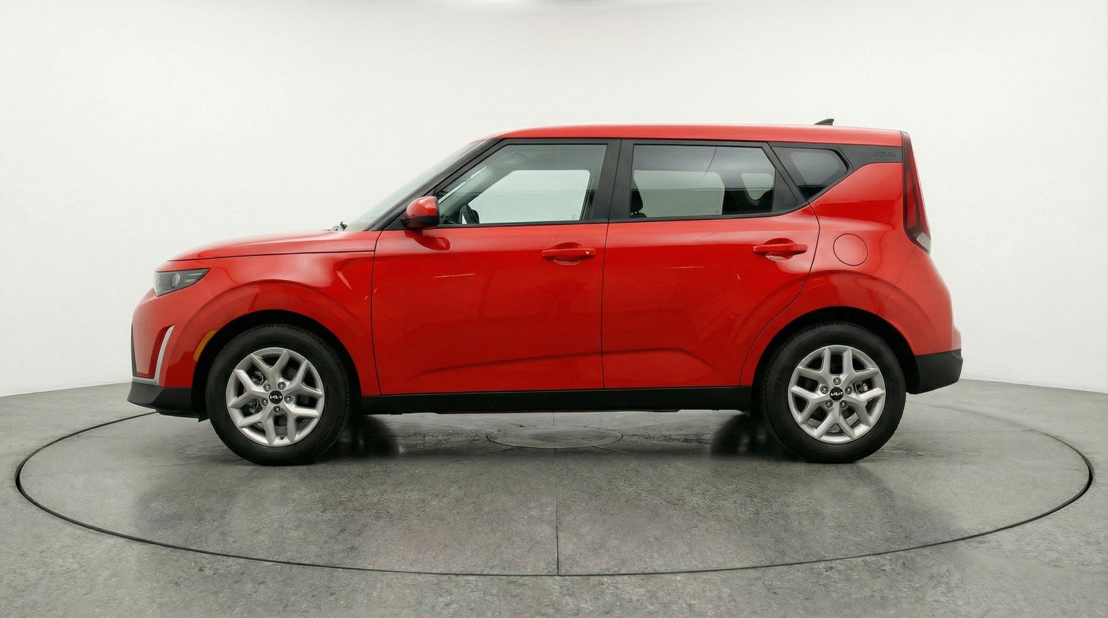 Used 2025 Kia Soul LX w/ LX Technology Package image 5