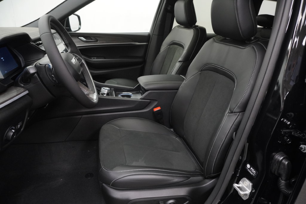 New 2026 Jeep Grand Cherokee Altitude AWD/4WD image 15