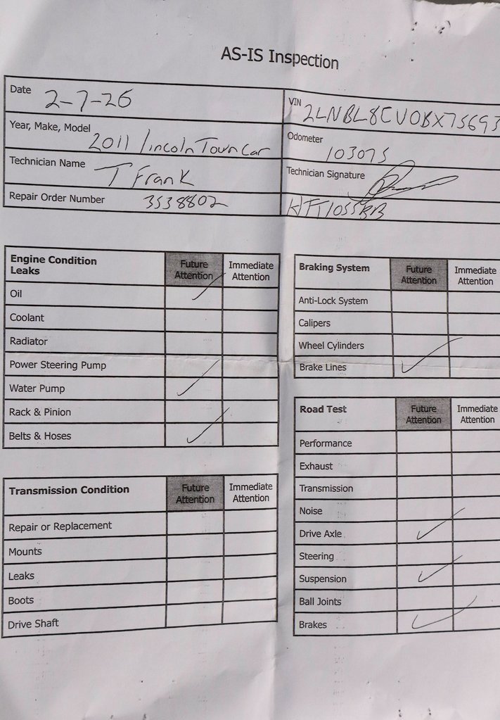 Used 2011 Lincoln Town Car Signature Limited w/ Continental Edition Pkg image 4