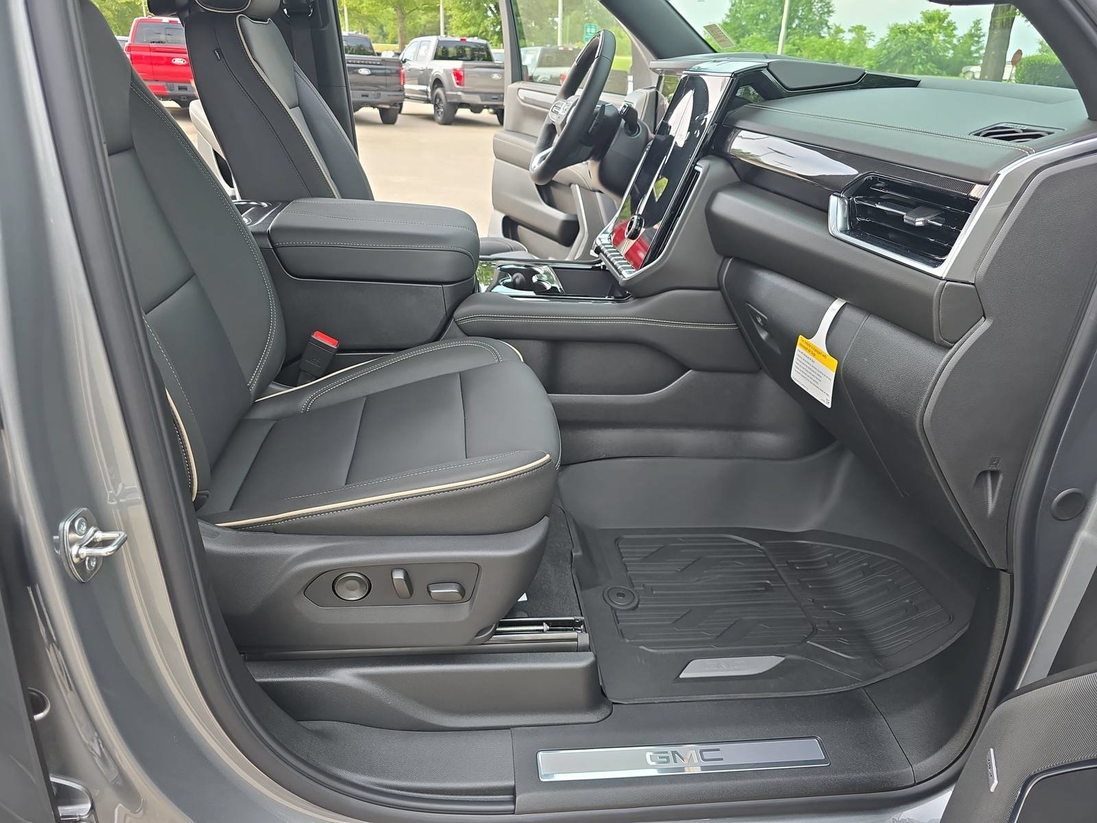 New 2026 GMC Yukon XL Elevation w/ Elevation Premium Package AWD/4WD image 10