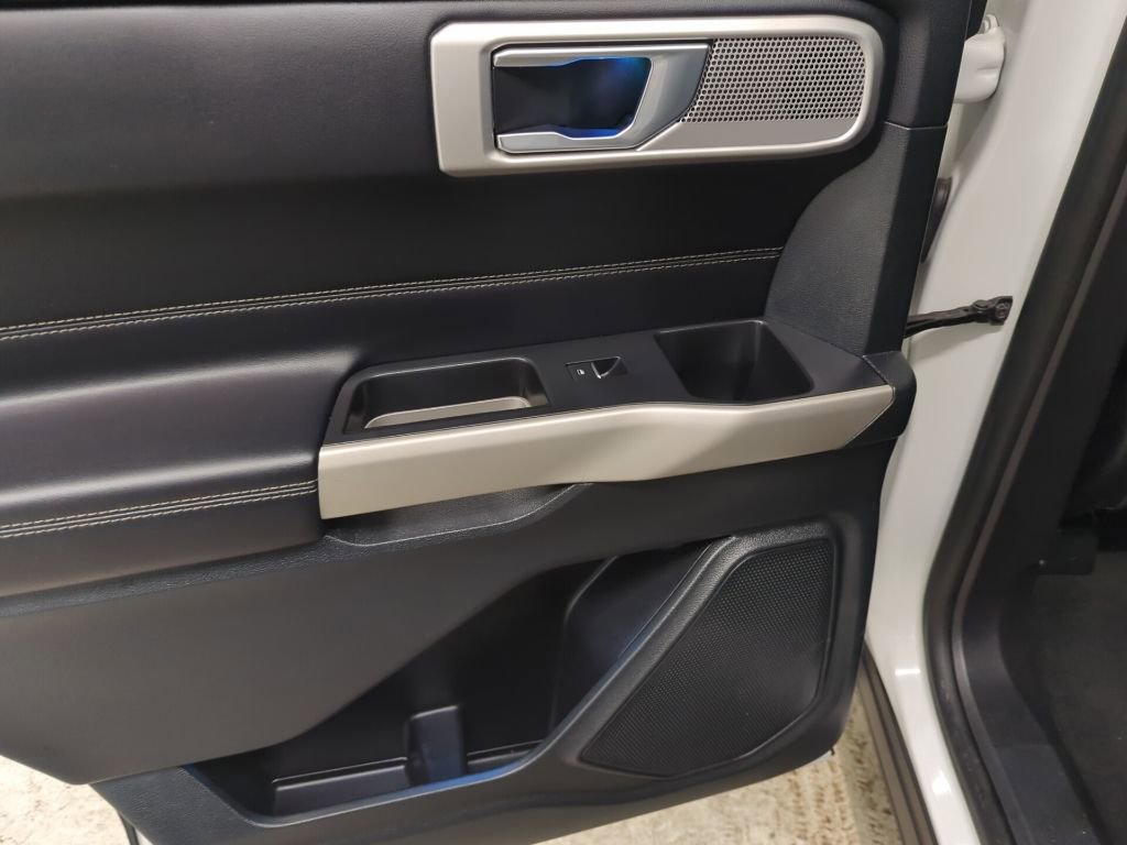 Used 2022 Ford Explorer Limited image 13