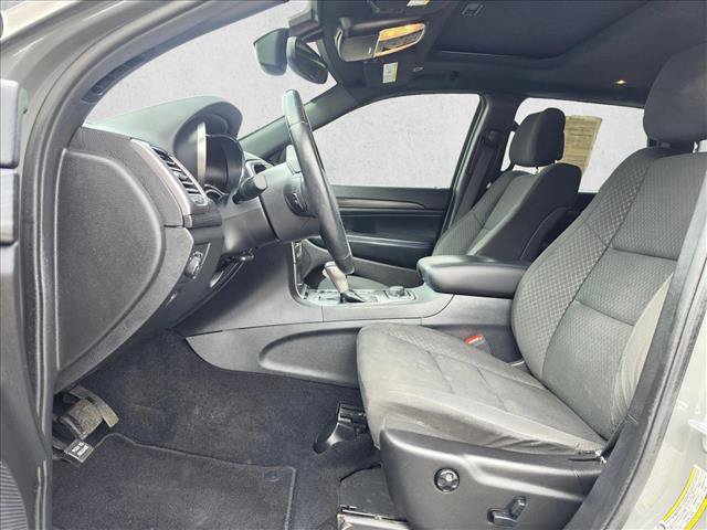 Used 2019 Jeep Grand Cherokee Laredo AWD/4WD image 22