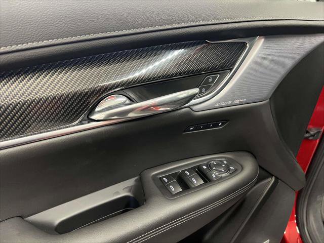 Used 2023 Cadillac XT6 Sport w/ LPO, ONYX Package image 17