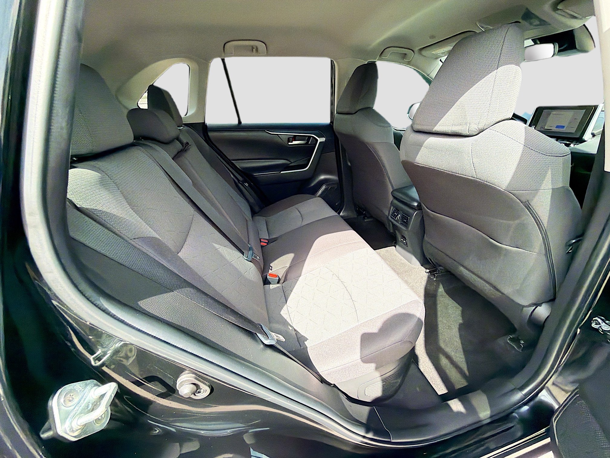 Used 2023 Toyota RAV4 Hybrid Woodland image 28