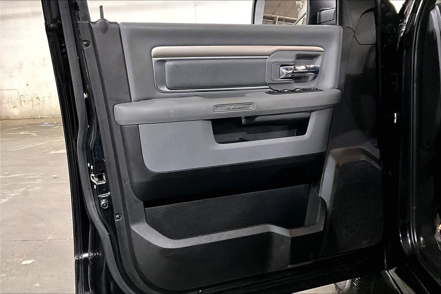 Used 2019 RAM 1500 Classic SLT RWD image 22