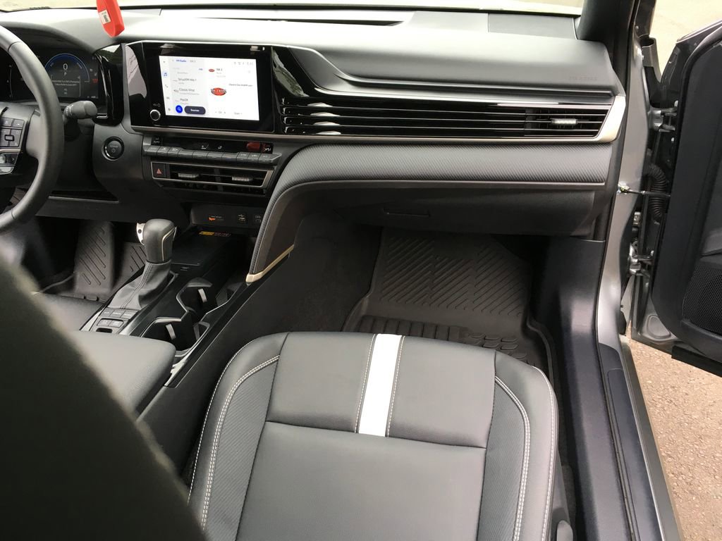Used 2025 Toyota Camry SE AWD/4WD image 31