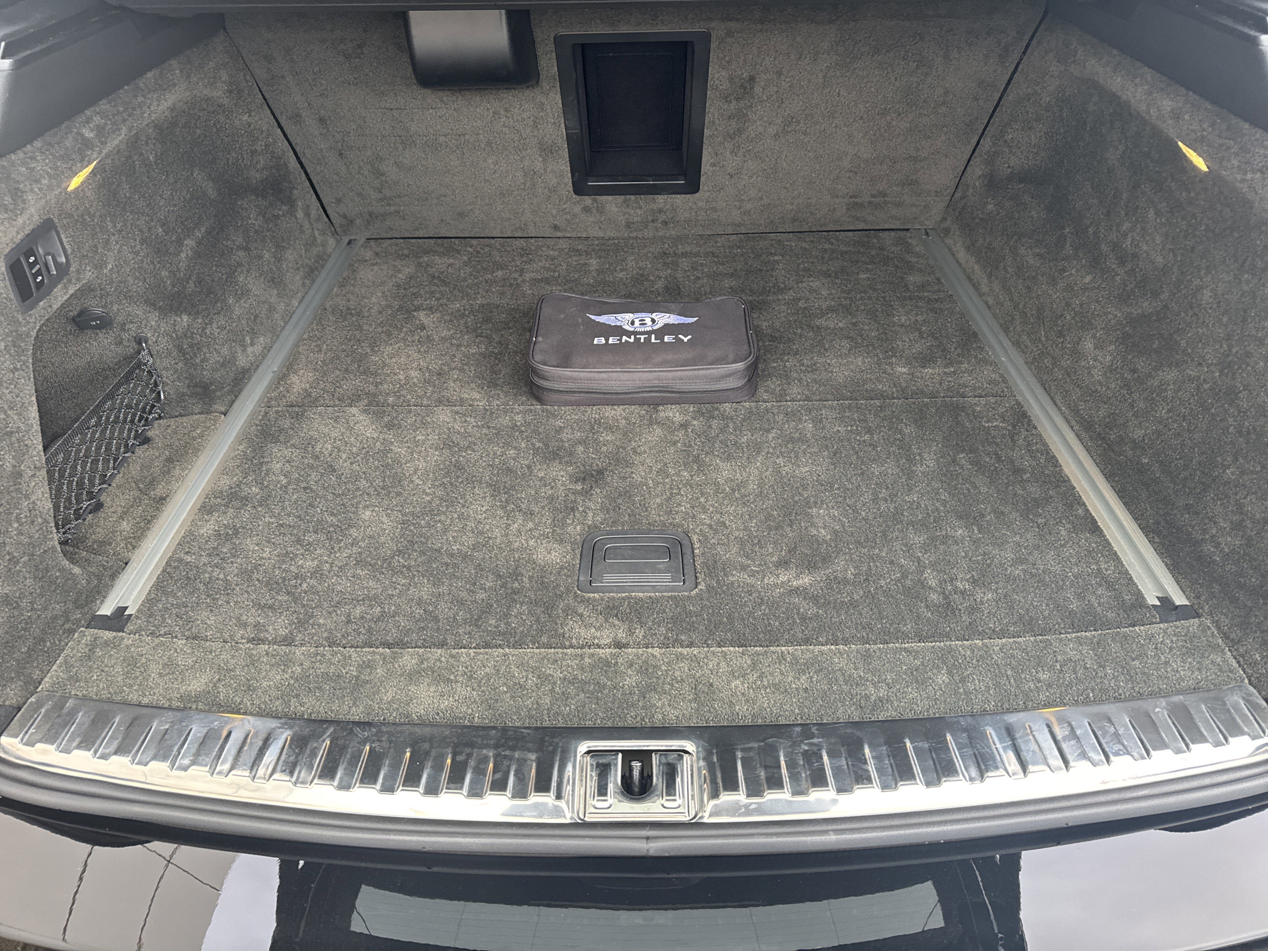 Used 2023 Bentley Bentayga Extended Wheelbase image 24