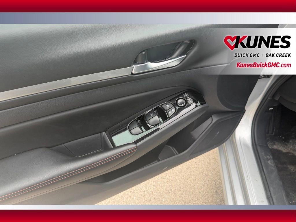 Used 2025 Nissan Altima 2.5 SR FWD image 6