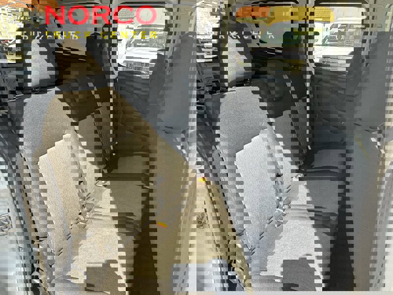 Used 2018 RAM ProMaster City SLT w/ Lights & Wheels Group image 2