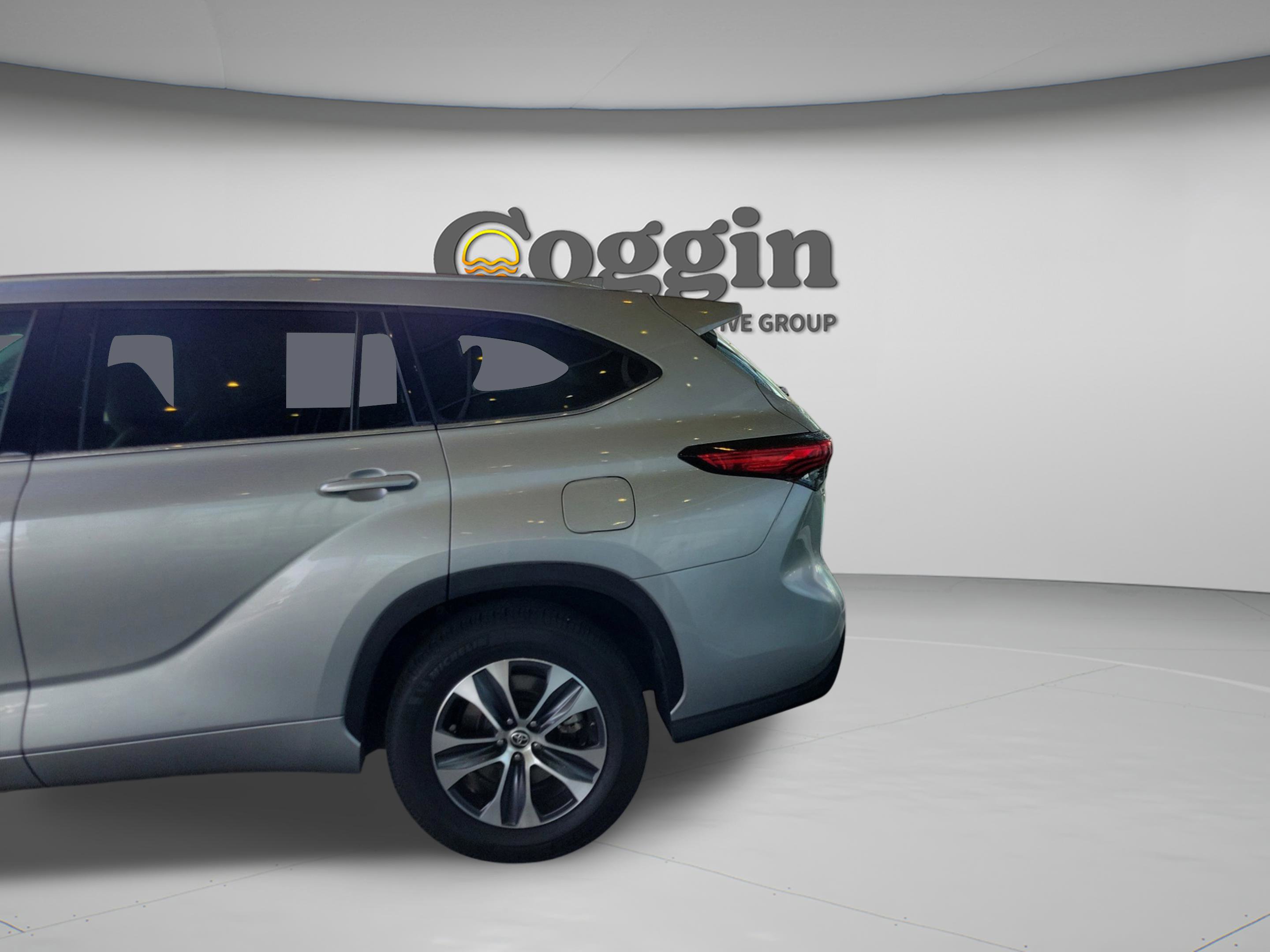 Used 2020 Toyota Highlander XLE image 4