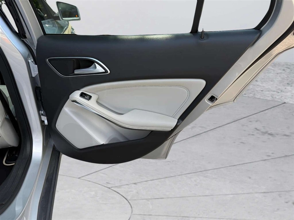 Used 2019 Mercedes-Benz GLA 250 4MATIC image 26