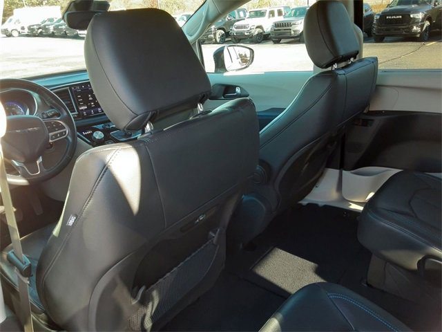 Certified 2021 Chrysler Pacifica Touring-L image 24
