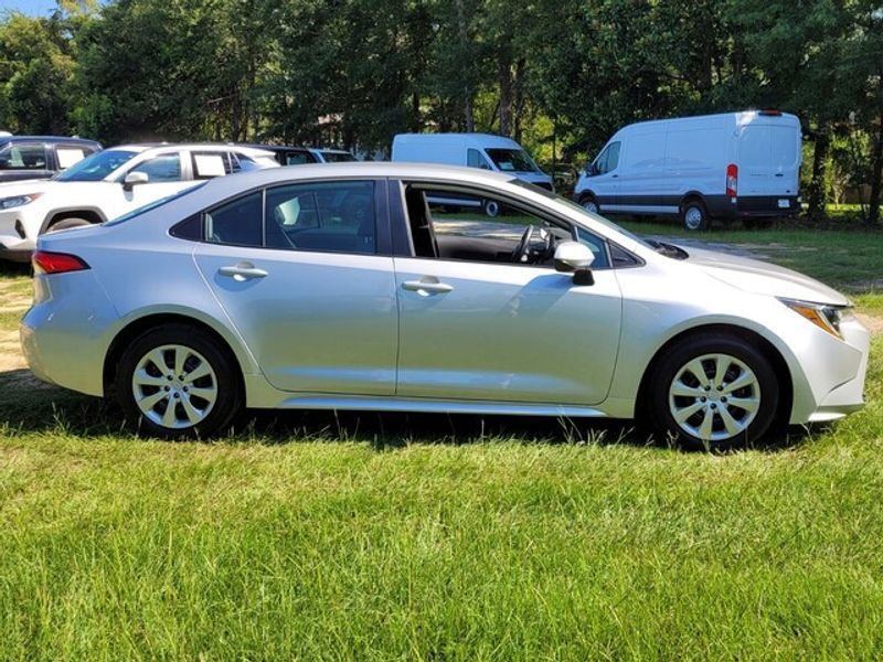 Used 2025 Toyota Corolla LE image 4