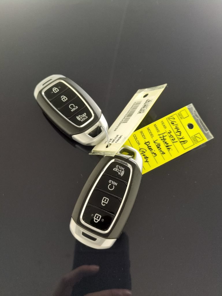 Used 2021 Hyundai Venue FWD image 30