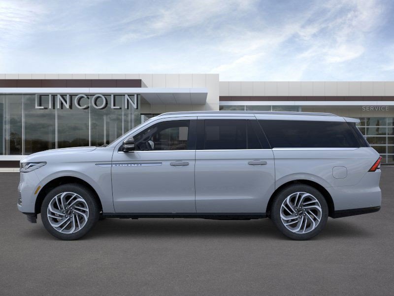 New 2025 Lincoln Navigator L Reserve AWD/4WD image 3