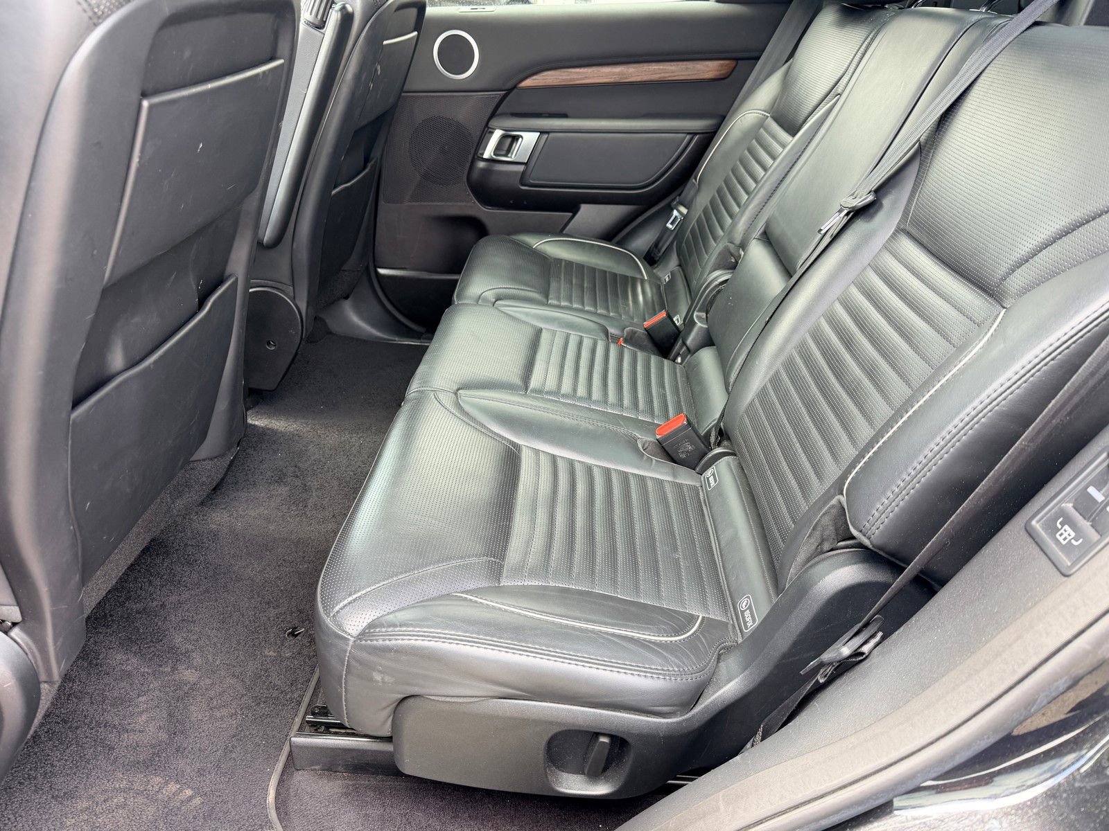 Used 2019 Land Rover Discovery HSE AWD/4WD image 18