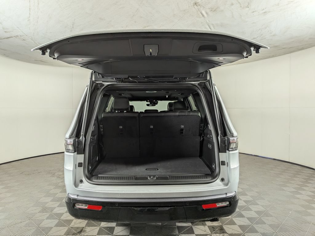 New 2026 Jeep Grand Wagoneer Limited AWD/4WD image 9