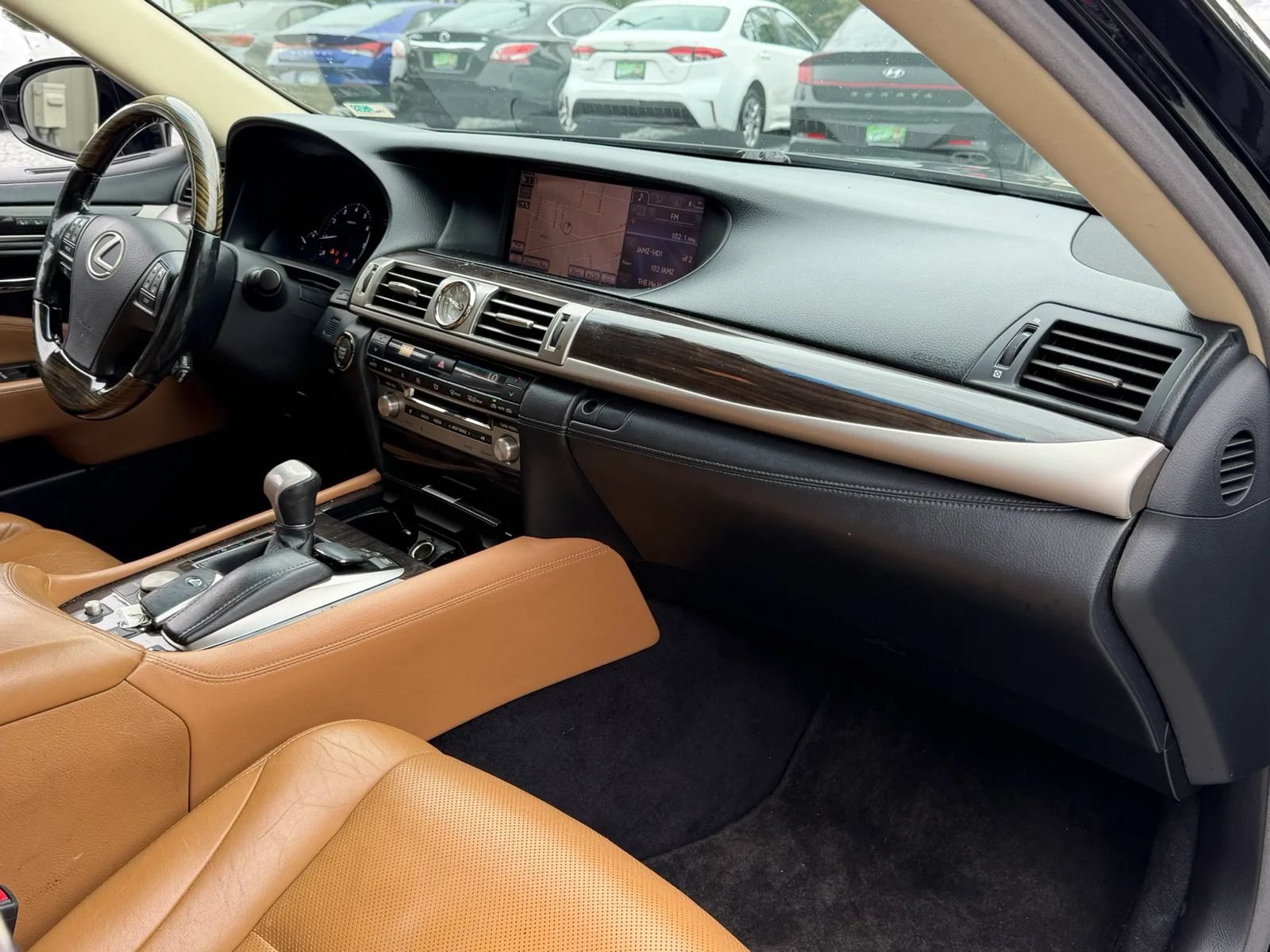 Used 2013 Lexus LS 460 w/ Comfort Pkg RWD image 8