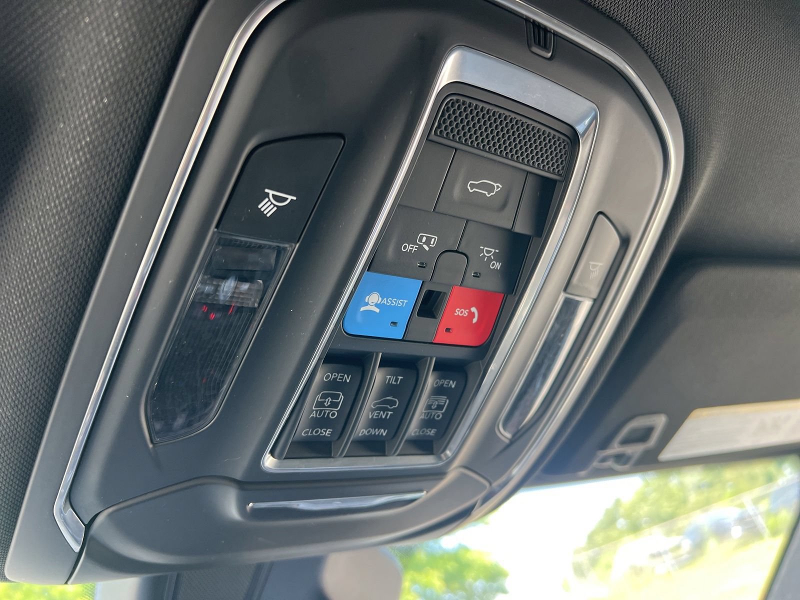 Used 2025 Jeep Grand Cherokee Summit AWD/4WD image 30