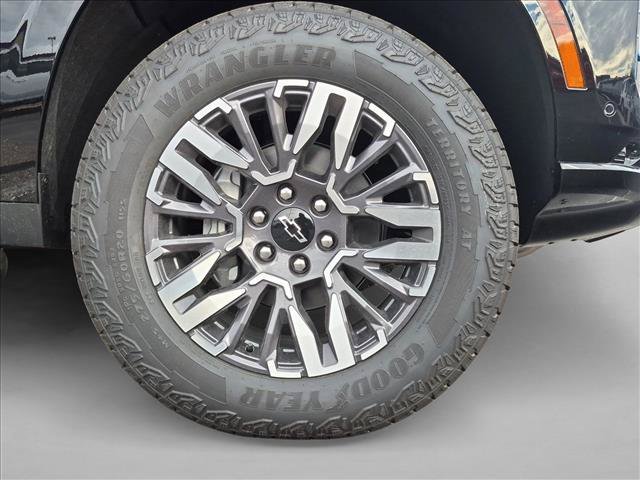New 2026 Chevrolet Suburban Z71 w/ Z71 Off-Road Package AWD/4WD image 10