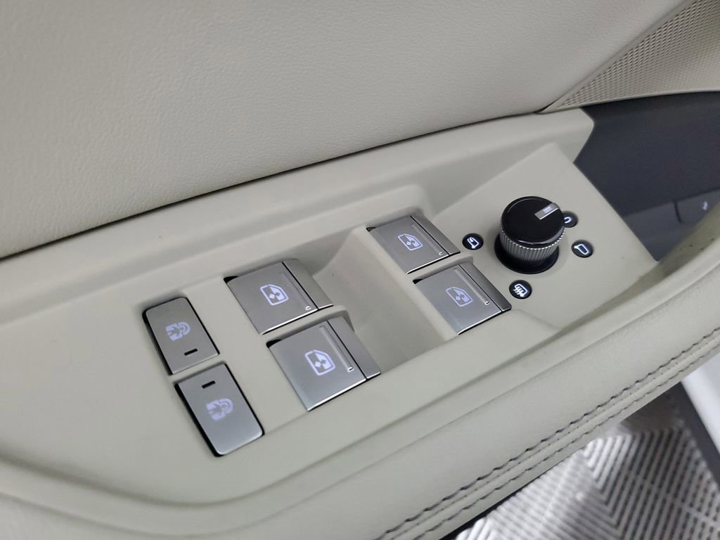 Used 2024 Audi Q8 e-tron Premium Plus w/ Premium Plus Package image 19