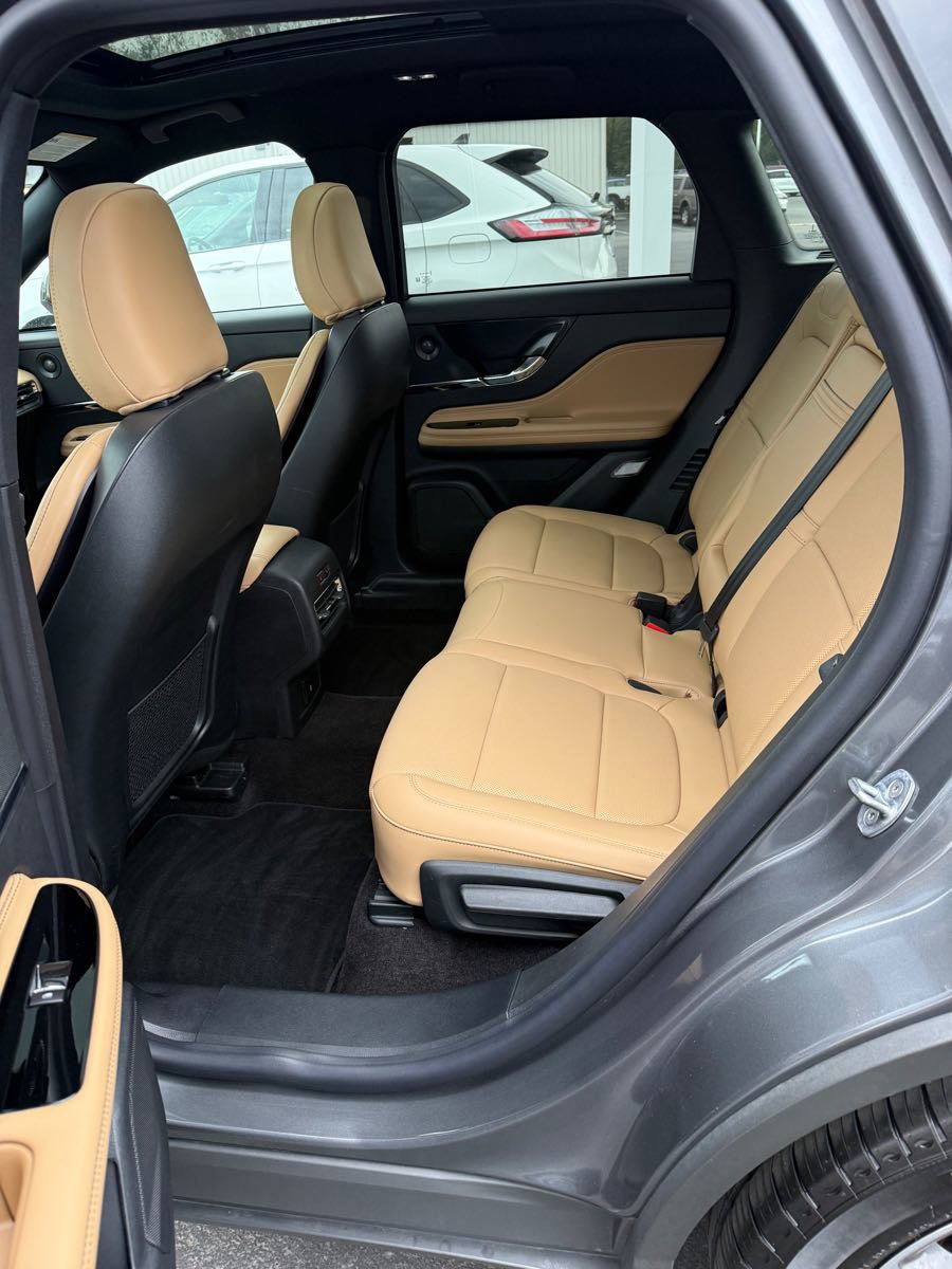 Used 2022 Lincoln Corsair Reserve w/ Equipment Group 201A image 11