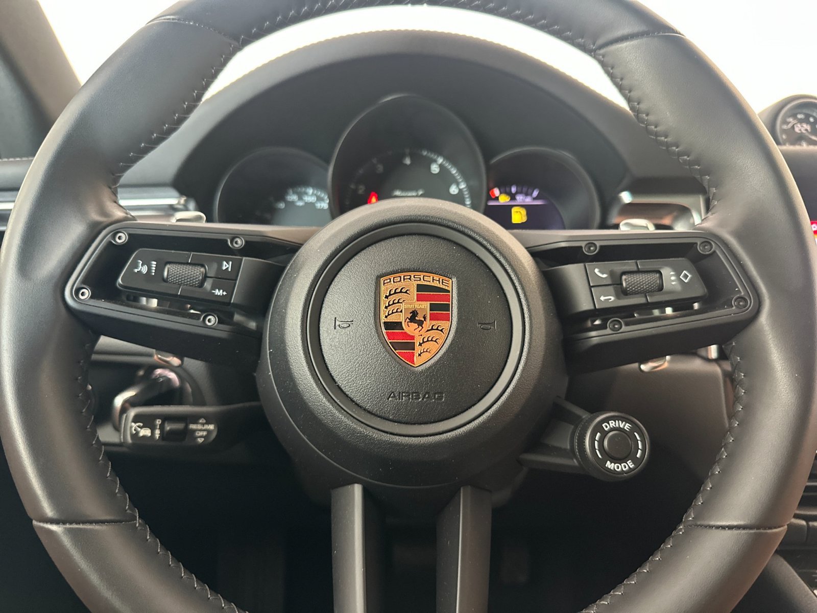 Used 2026 Porsche Macan Turbo AWD/4WD image 22