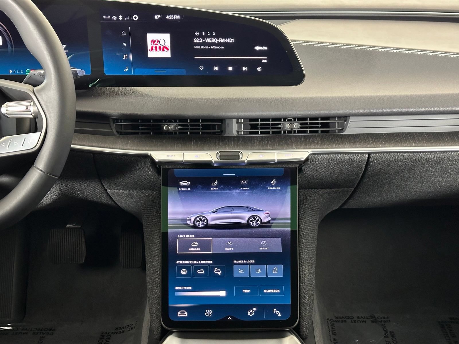 Used 2025 Lucid Air Touring AWD/4WD image 16