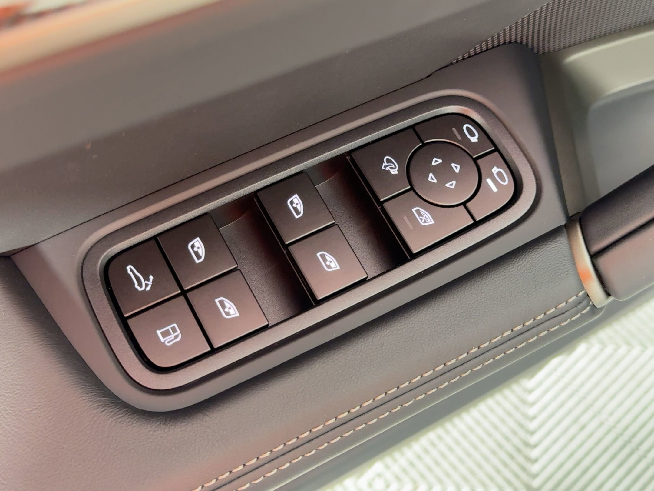 New 2026 Porsche Cayenne Turbo image 13