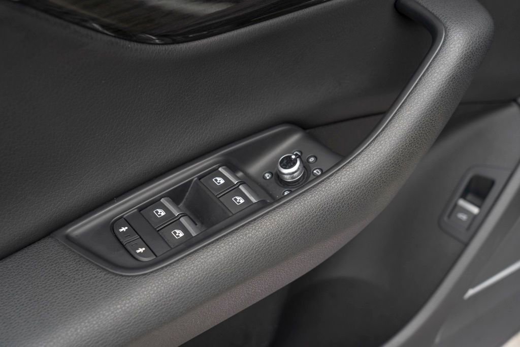 Used 2017 Audi Q7 3.0T Premium Plus w/ Premium Plus Package image 17