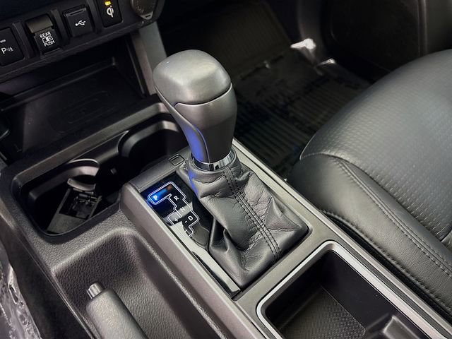 Used 2022 Toyota Tacoma TRD Sport w/ TRD Premium Sport Package AWD/4WD image 19
