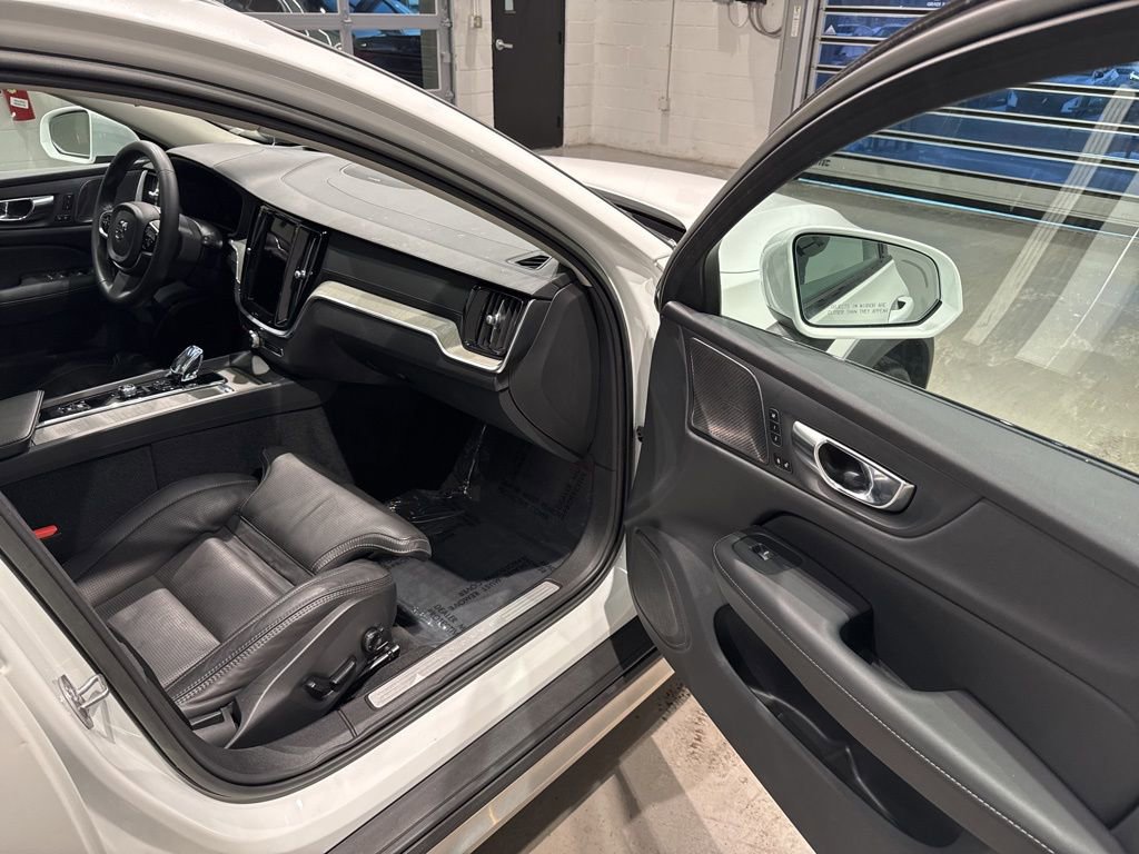 Used 2023 Volvo V60 B5 Cross Country Ultimate w/ Climate Package image 34