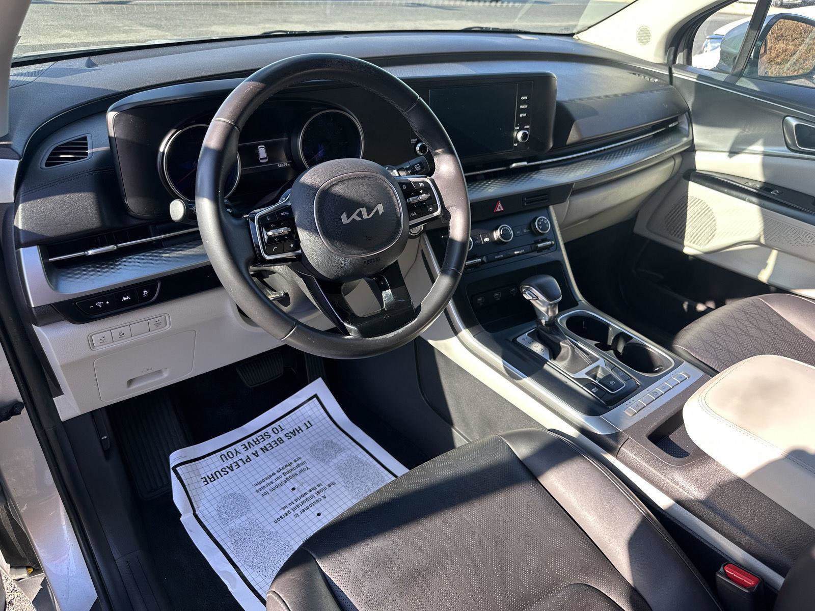 Used 2023 Kia Carnival LX w/ Paint Protection Package image 9