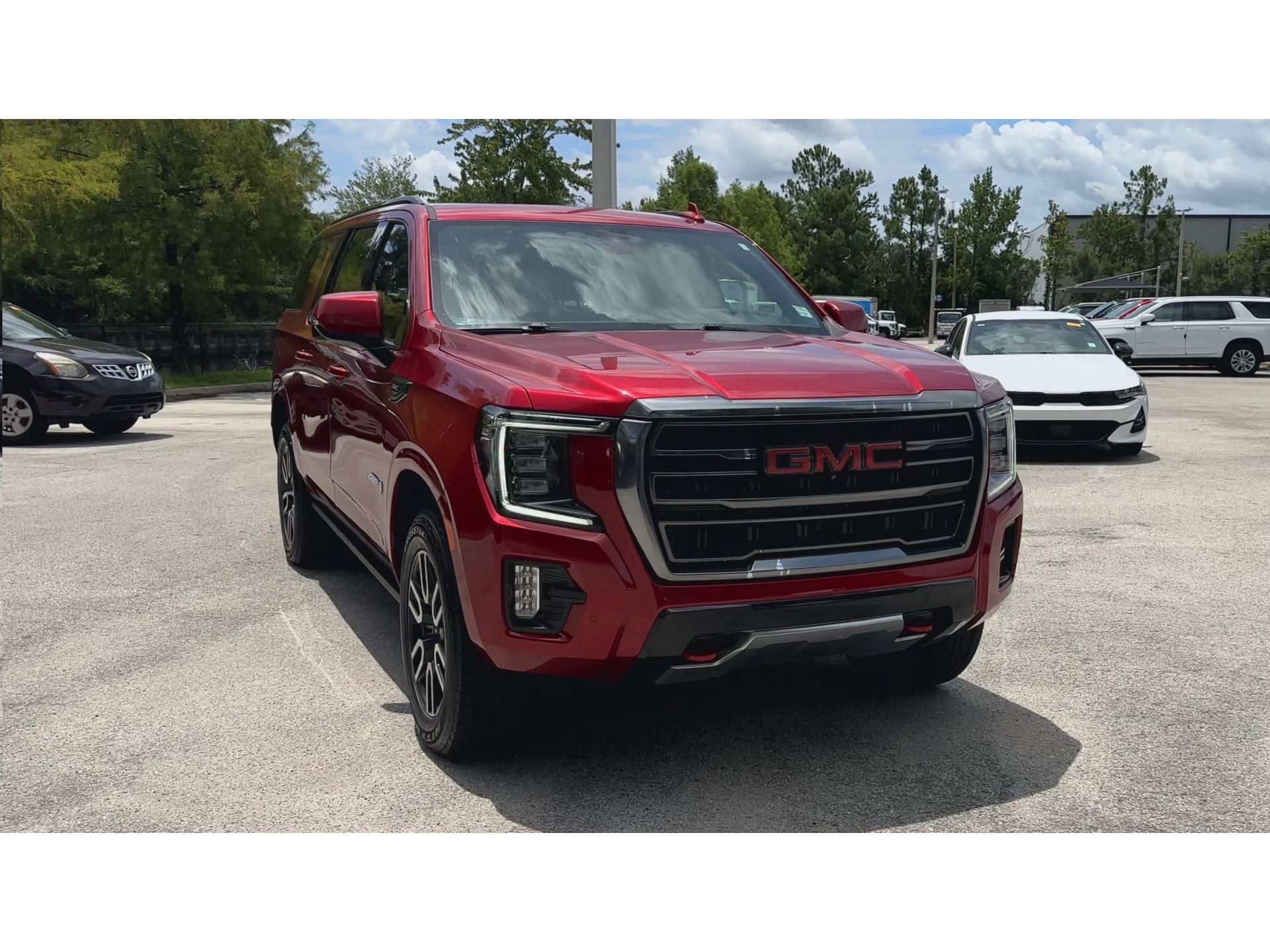 Certified 2021 GMC Yukon XL AT4 w/ AT4 Premium Package AWD/4WD image 3