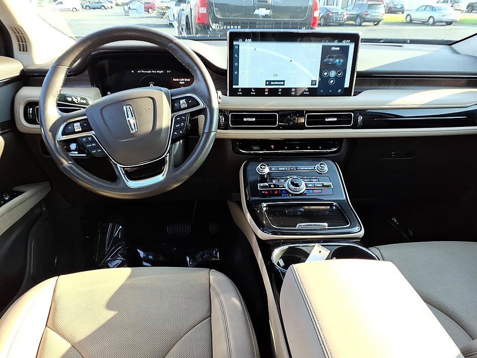 Used 2023 Lincoln Nautilus Reserve AWD/4WD image 22