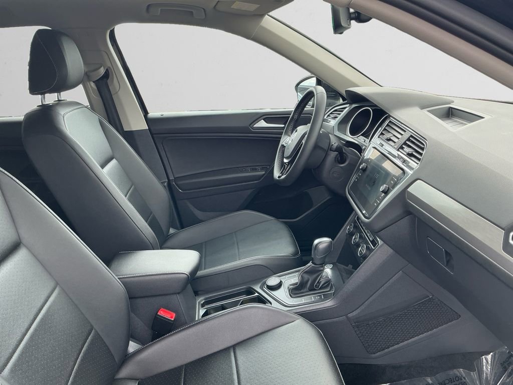 Used 2021 Volkswagen Tiguan SE w/ Panoramic Sunroof Package AWD/4WD image 15
