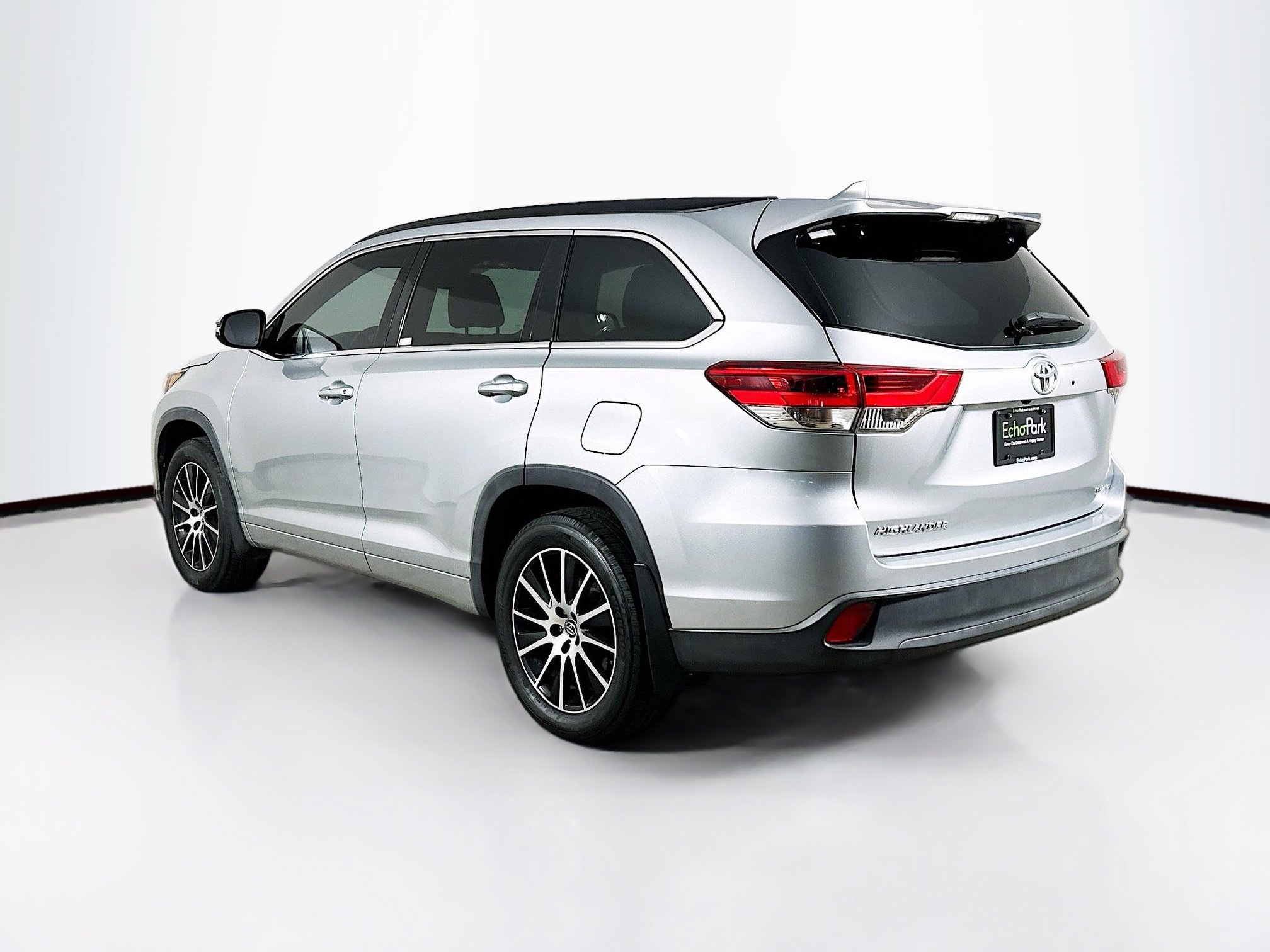 Used 2018 Toyota Highlander SE image 5