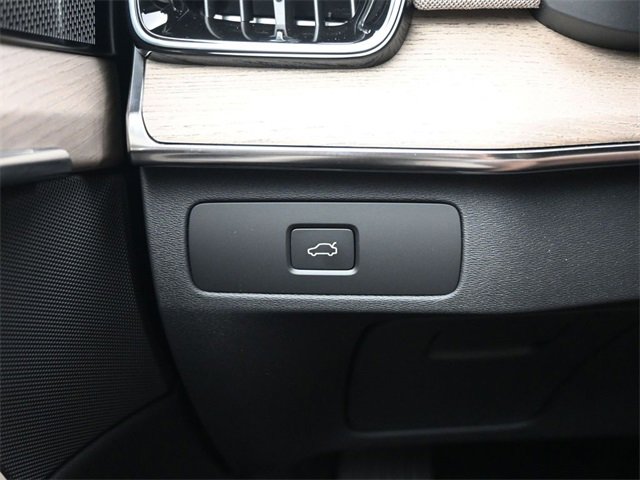 New 2026 Volvo XC90 B6 Plus w/ Protection Package Premier image 29