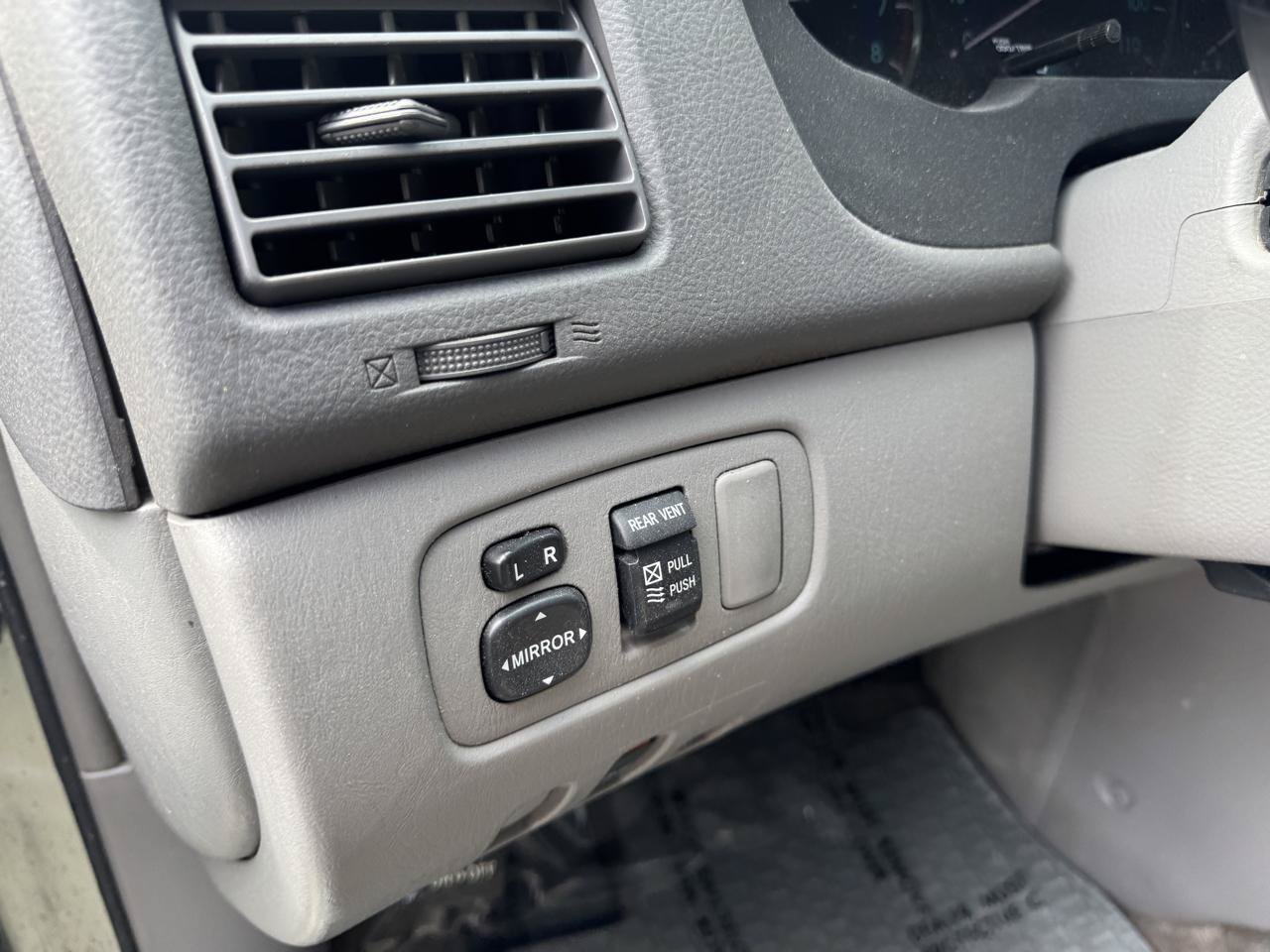 Used 2009 Toyota Sienna LE FWD image 30