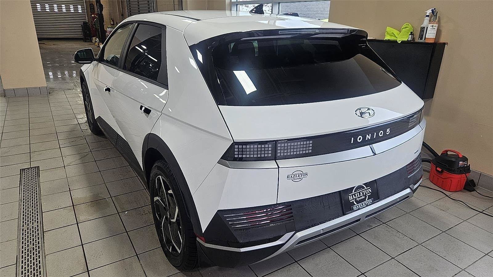 Used 2024 Hyundai Ioniq 5 SEL AWD/4WD image 5
