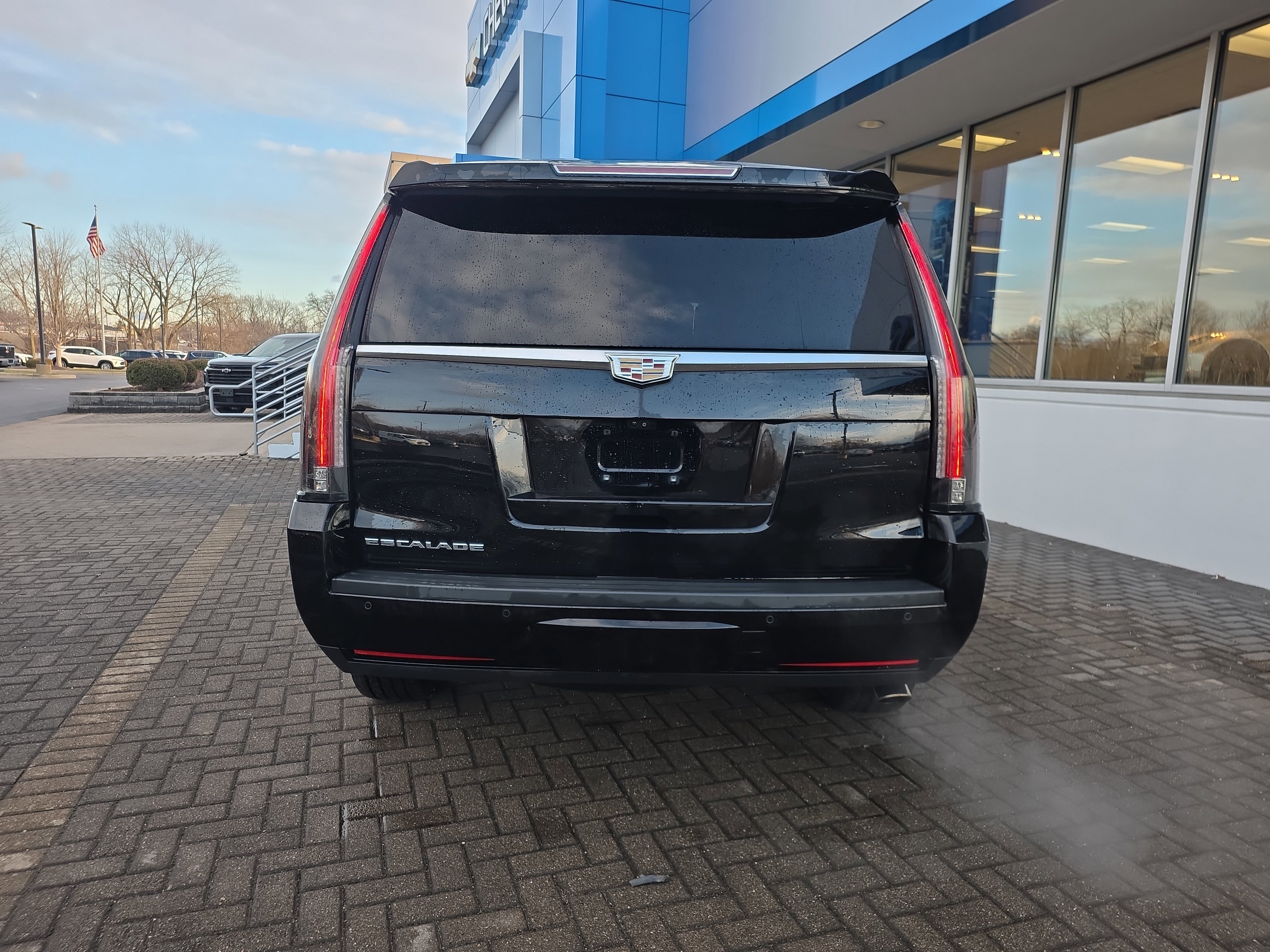 Used 2018 Cadillac Escalade Luxury image 4