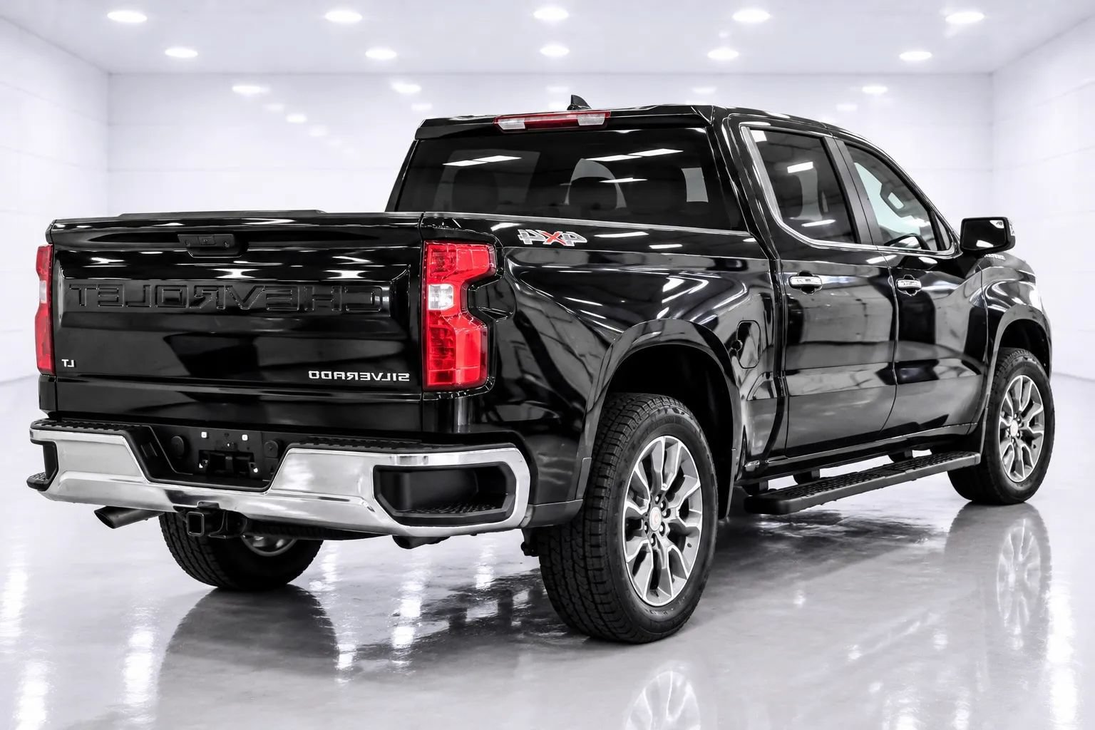 Used 2023 Chevrolet Silverado 1500 LT AWD/4WD image 5
