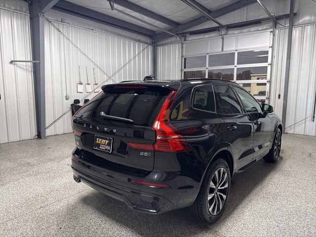 Used 2023 Volvo XC60 B5 Plus AWD/4WD image 22