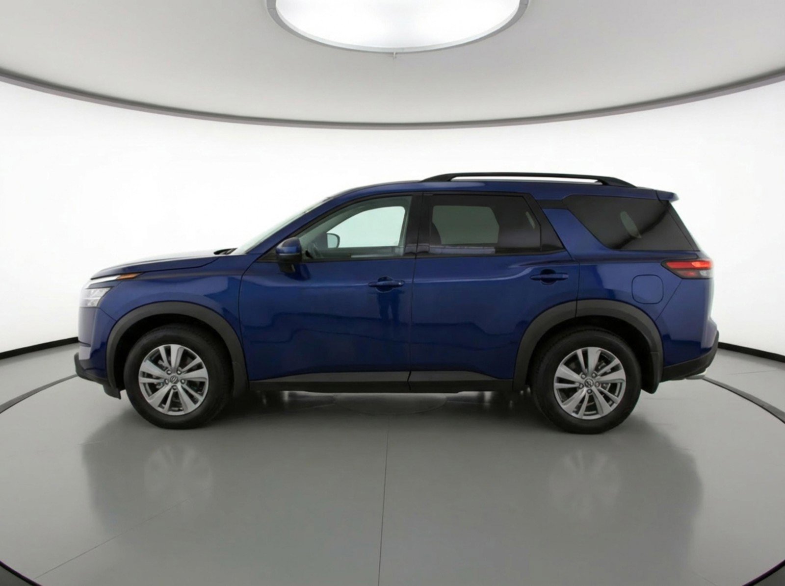 Used 2025 Nissan Pathfinder SV image 5