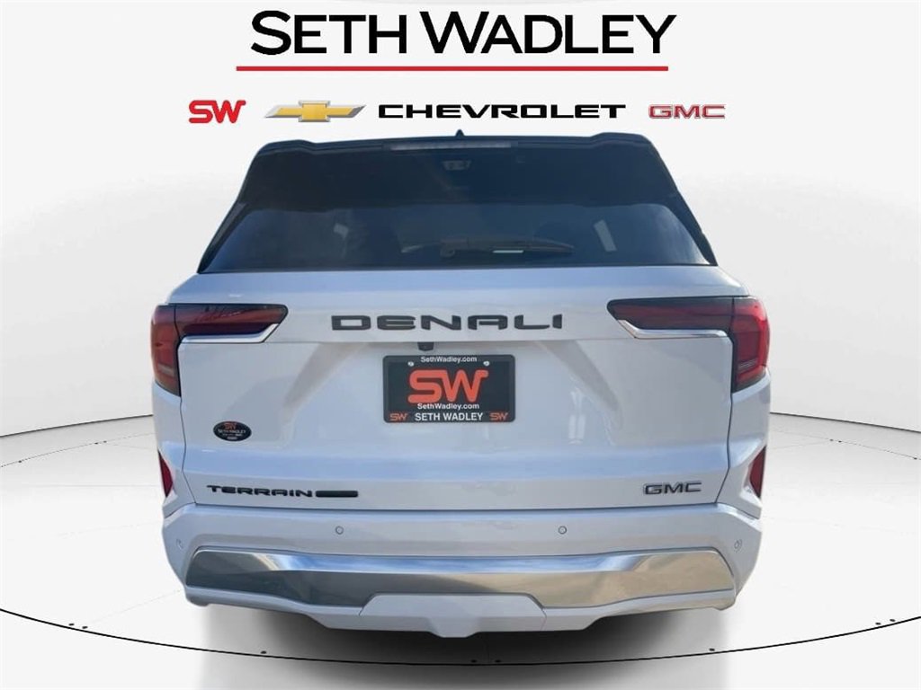 New 2026 GMC Terrain Denali w/ LPO, Black Badging Package image 4