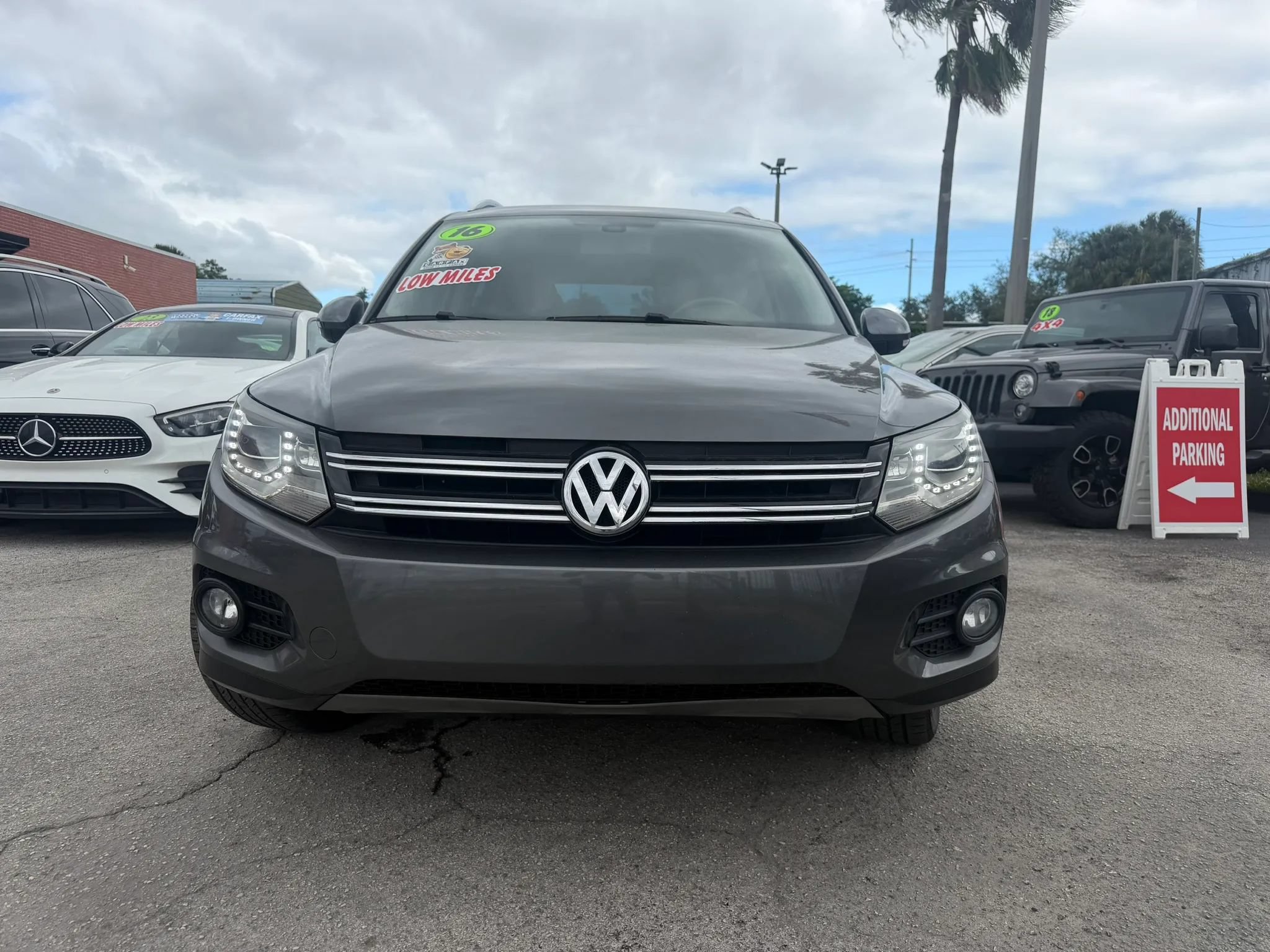 Used 2016 Volkswagen Tiguan SE FWD image 2