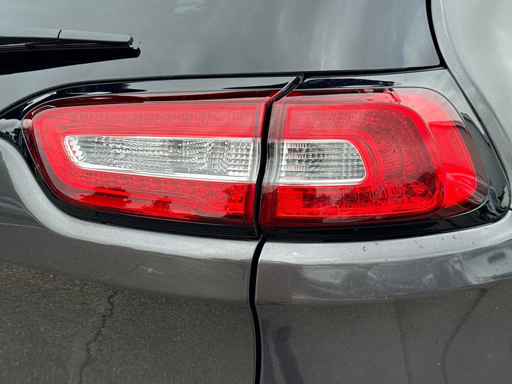 Used 2017 Jeep Cherokee Trailhawk w/ Comfort/Convenience Group image 34