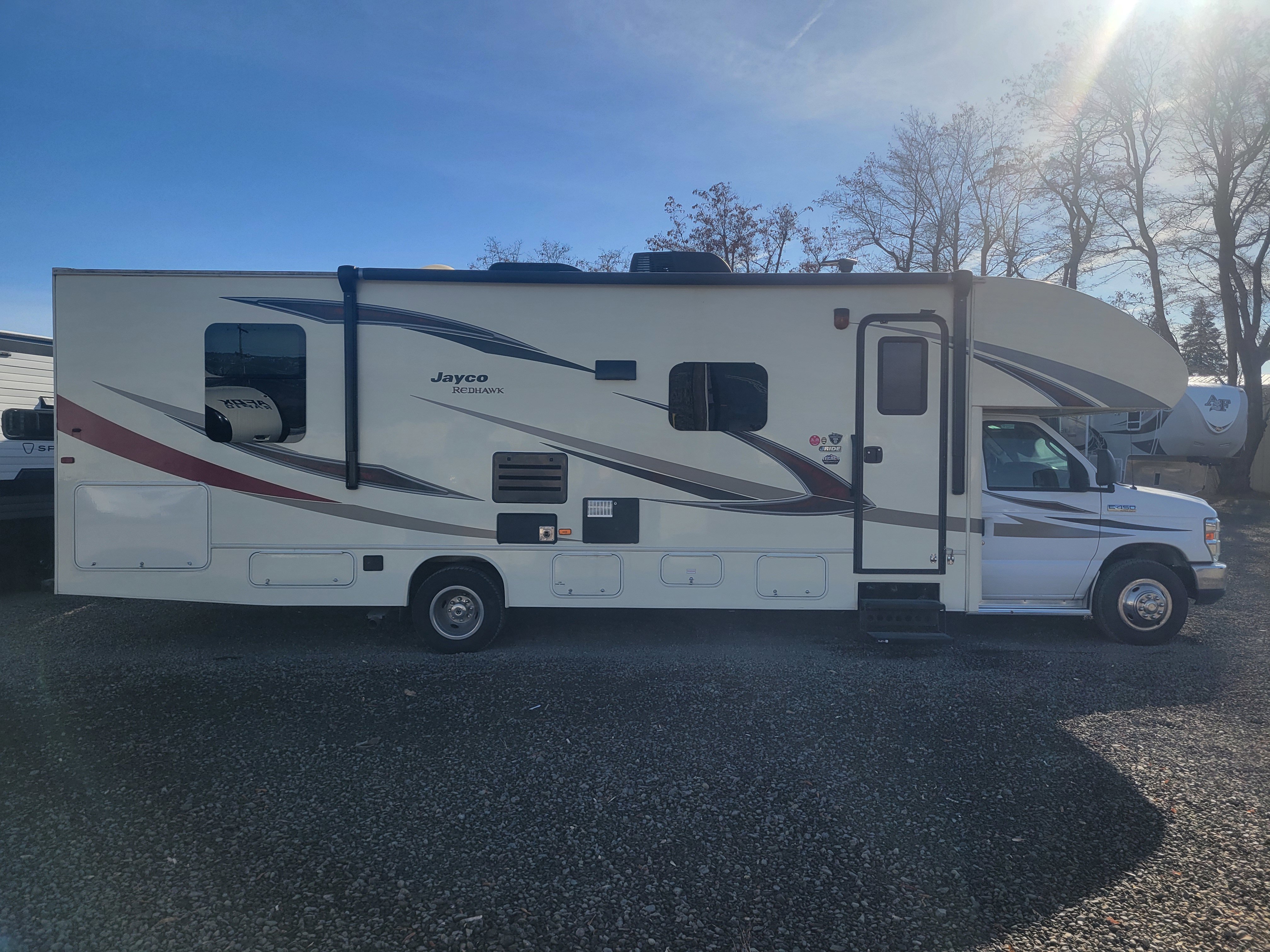 Used 2016 Ford E-450 and Econoline 450 Super Duty w/ Motorhome Prep Package RWD image 6